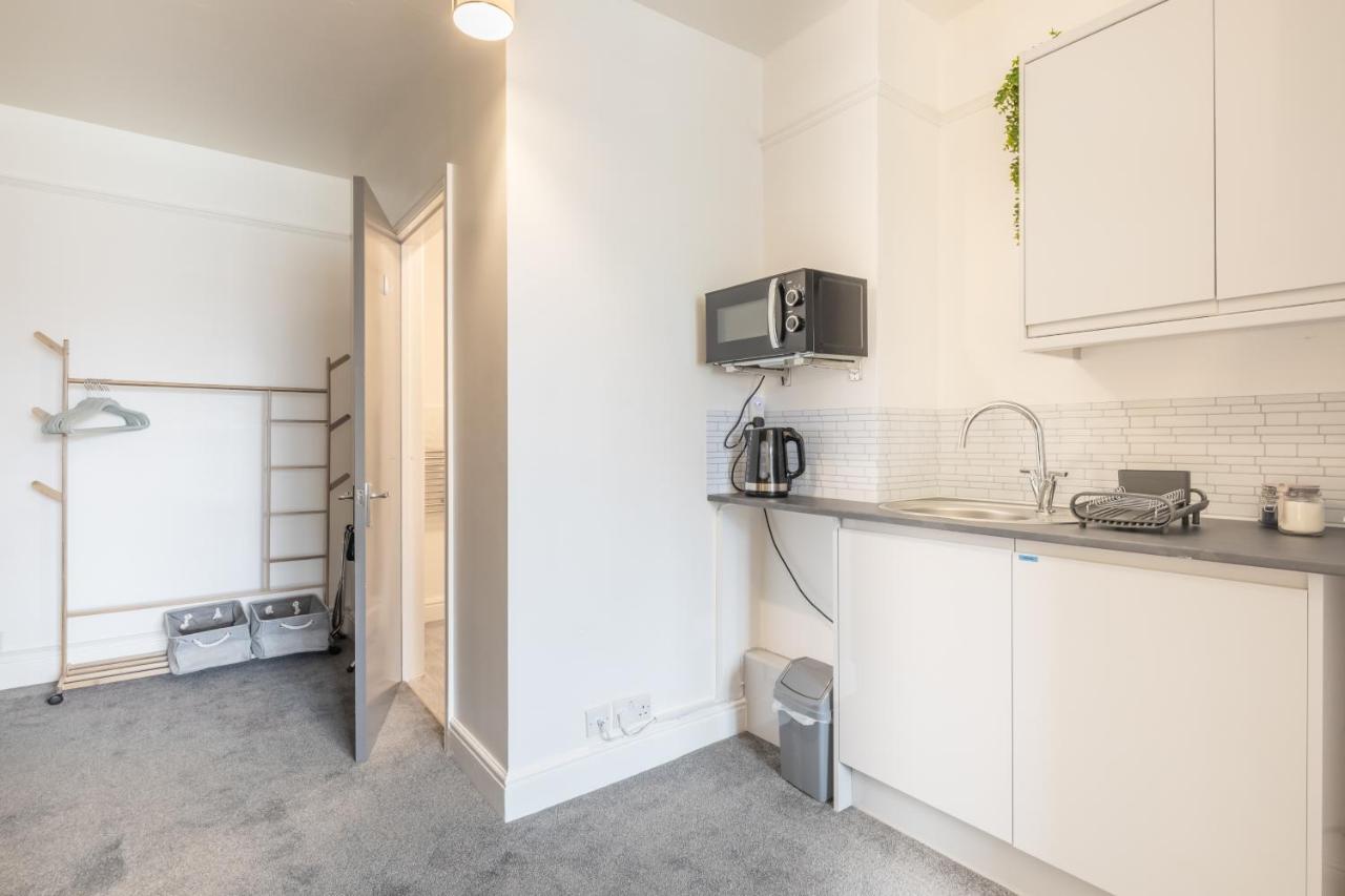 Private Room 5 With Kitchenette By Cb Stays No Minimum Stays CBG Exterior foto